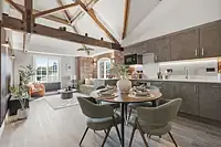 The Straddle - kitchen diner